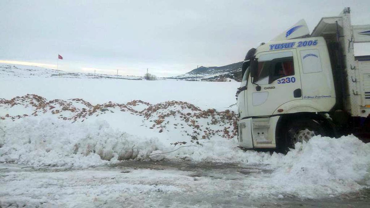 Adıyaman\'da kar nedeniyle 605 yerleşim birimine ulaşım sağlanamıyor