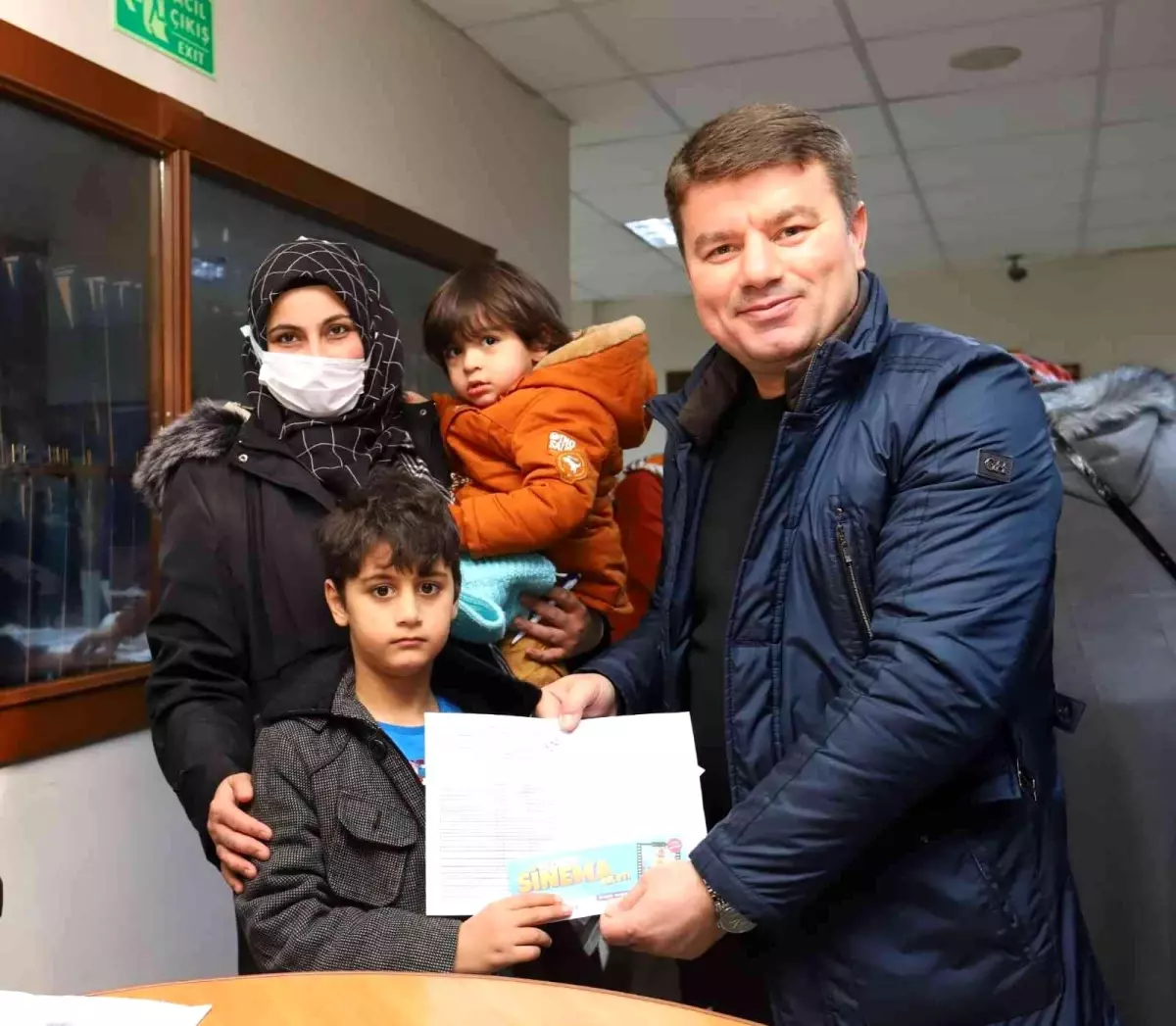 Aksaray Belediyesinden karnesini getiren öğrencilere jest