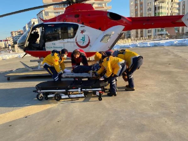 Son dakika haberi... Ambulans helikopter, diyabet hastası için yarım metrelik kara indi