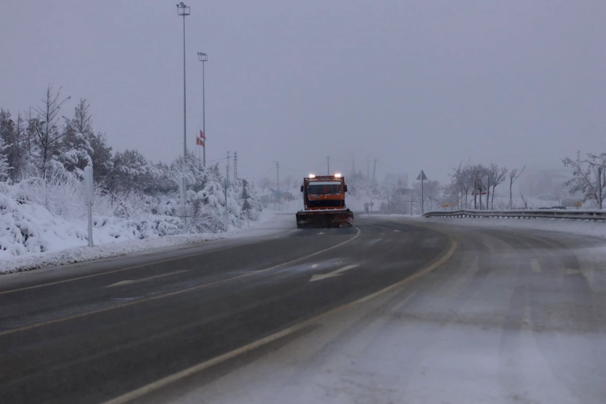 Yalova\'da kar yağışı etkili oluyor