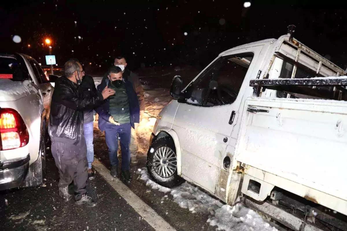 Bolu Dağı\'nda kar yağışı başladı, polis ekipleri teyakkuza geçti