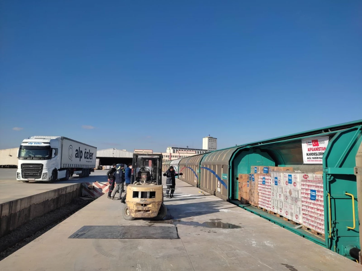 Deniz Feneri\'nden Afganistan\'a gidecek trene 80 tonluk yardım malzemesi desteği