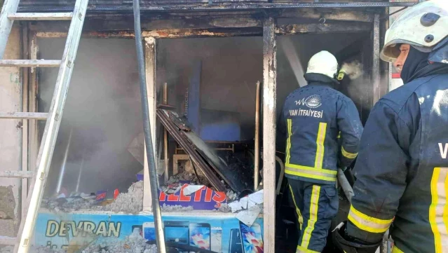 Erciş'te iş yeri yangını