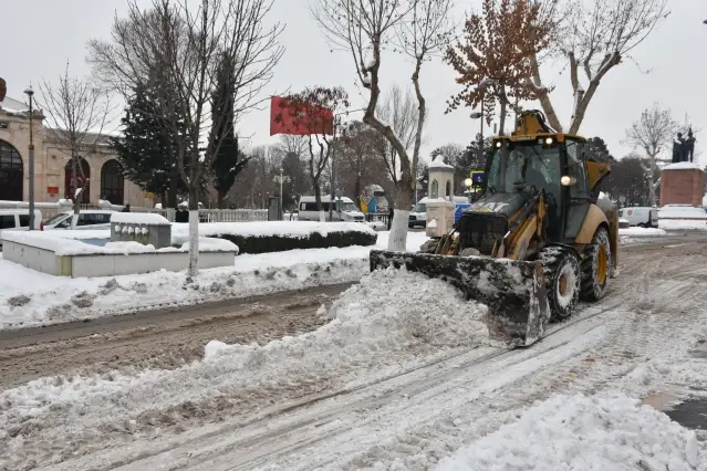 Karla mücadele çalışmaları sürüyor