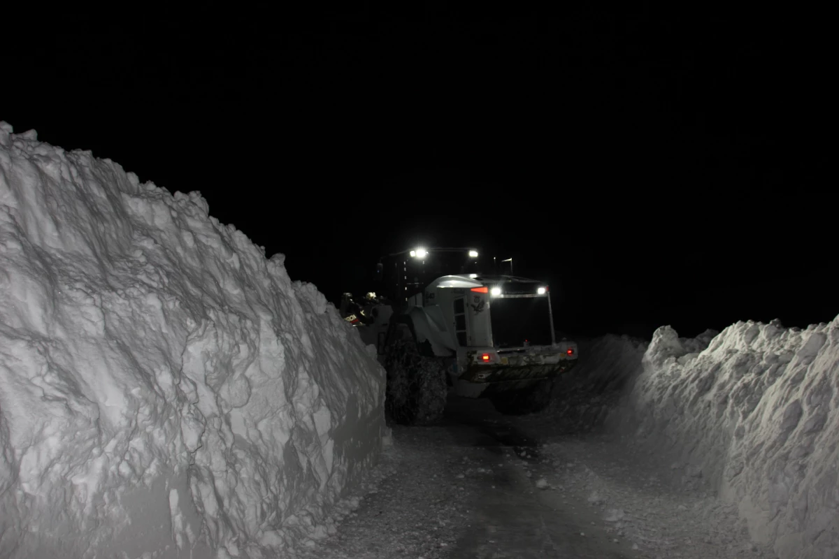 GAZİANTEP - Karla mücadele çalışmaları sürüyor