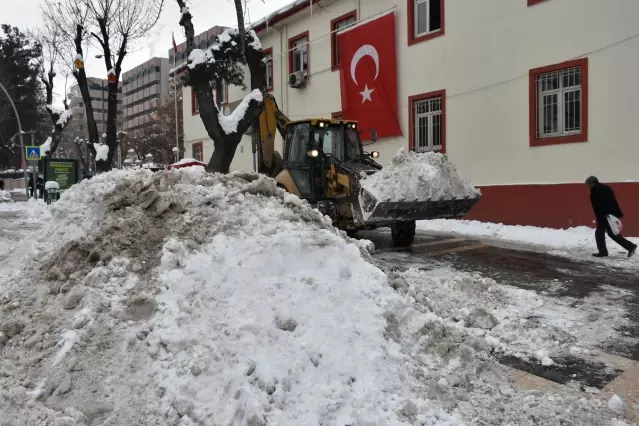 Karla mücadele çalışmaları sürüyor