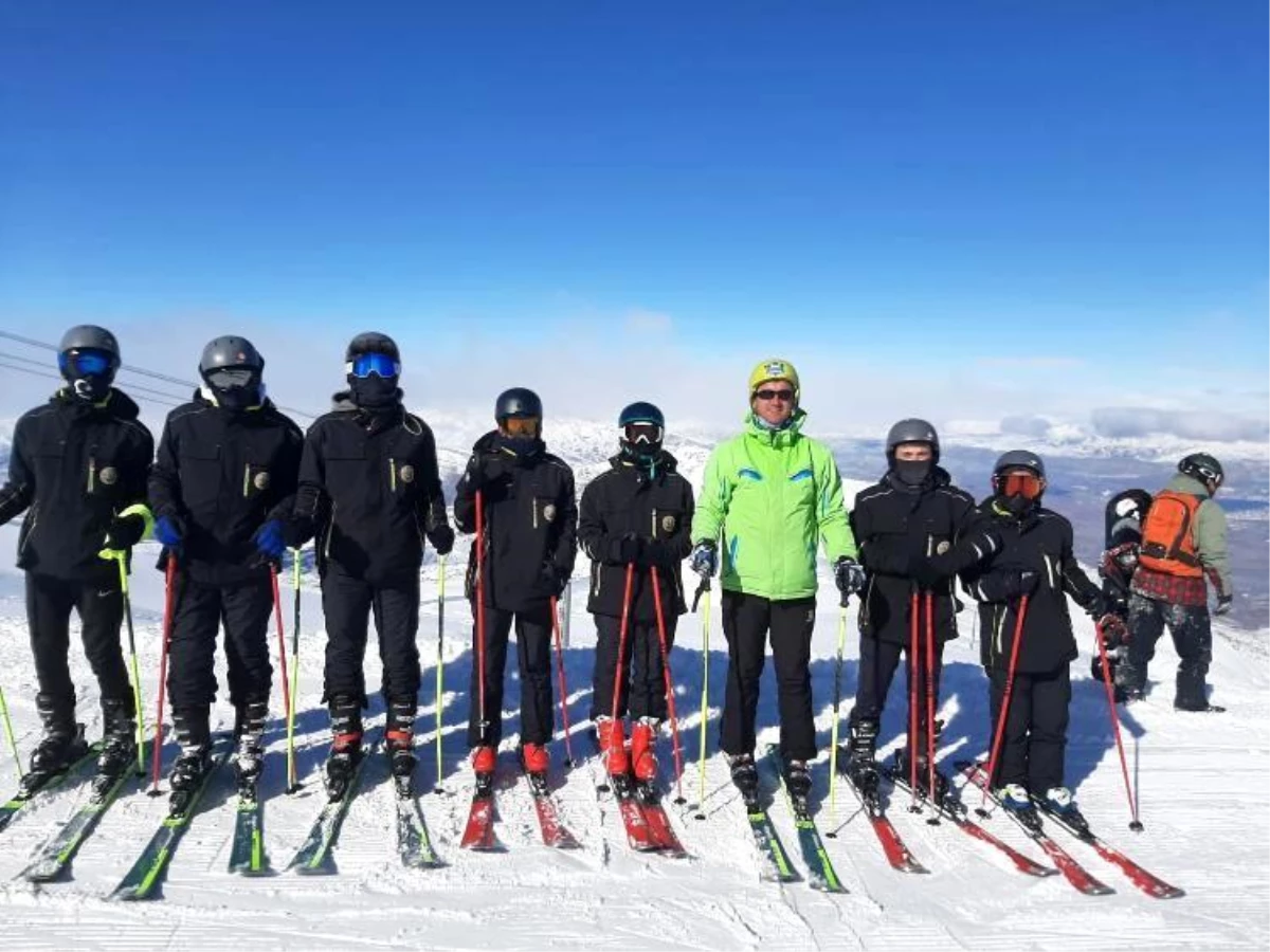 Gedizli kayakçılar Erzincan\'dan döndü