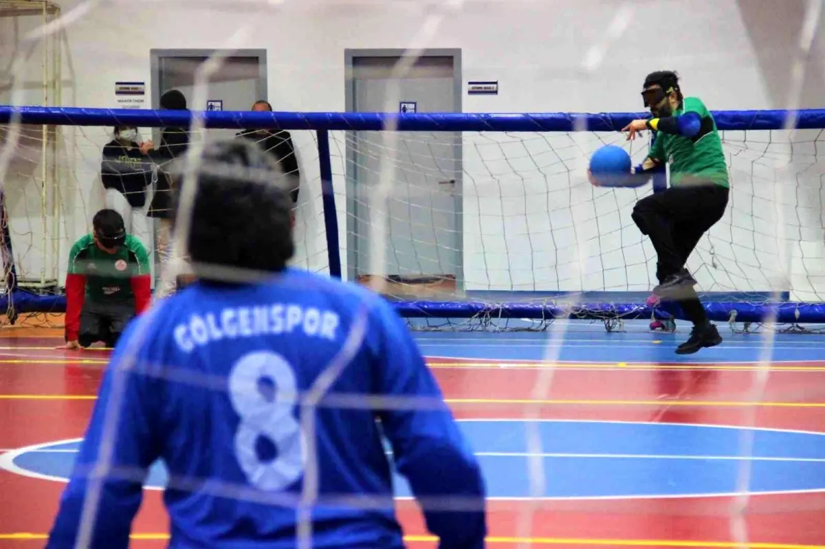 Görme engelli bireyler, Goalball Turnuvası\'nda kıyasıya mücadele etti