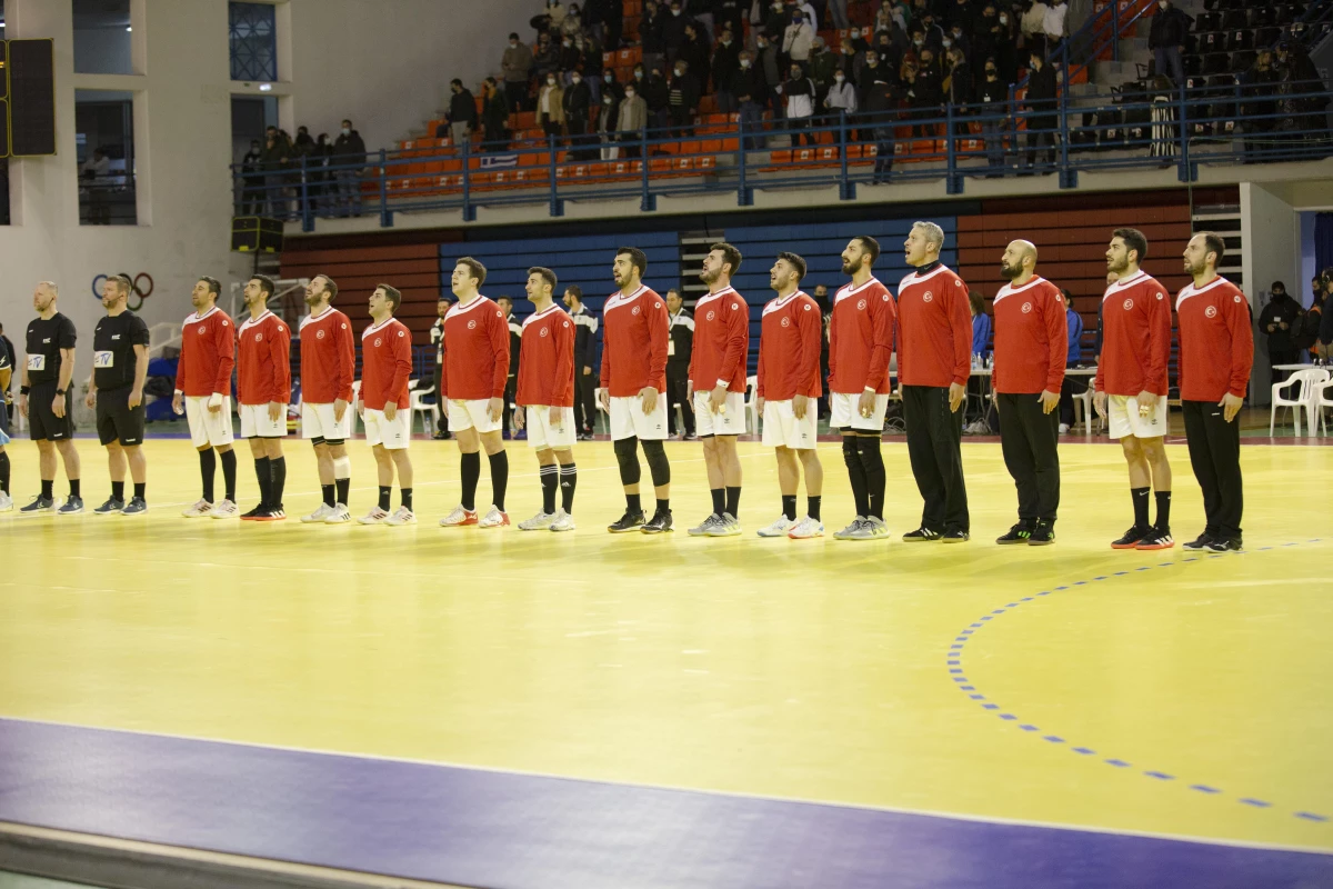 A Milli Erkek Hentbol Takımı, deplasmanda Güney Kıbrıs\'ı 29-26 mağlup ederek, 2024 Avrupa Hentbol Şampiyonası eleme gruplarına yükseldi.