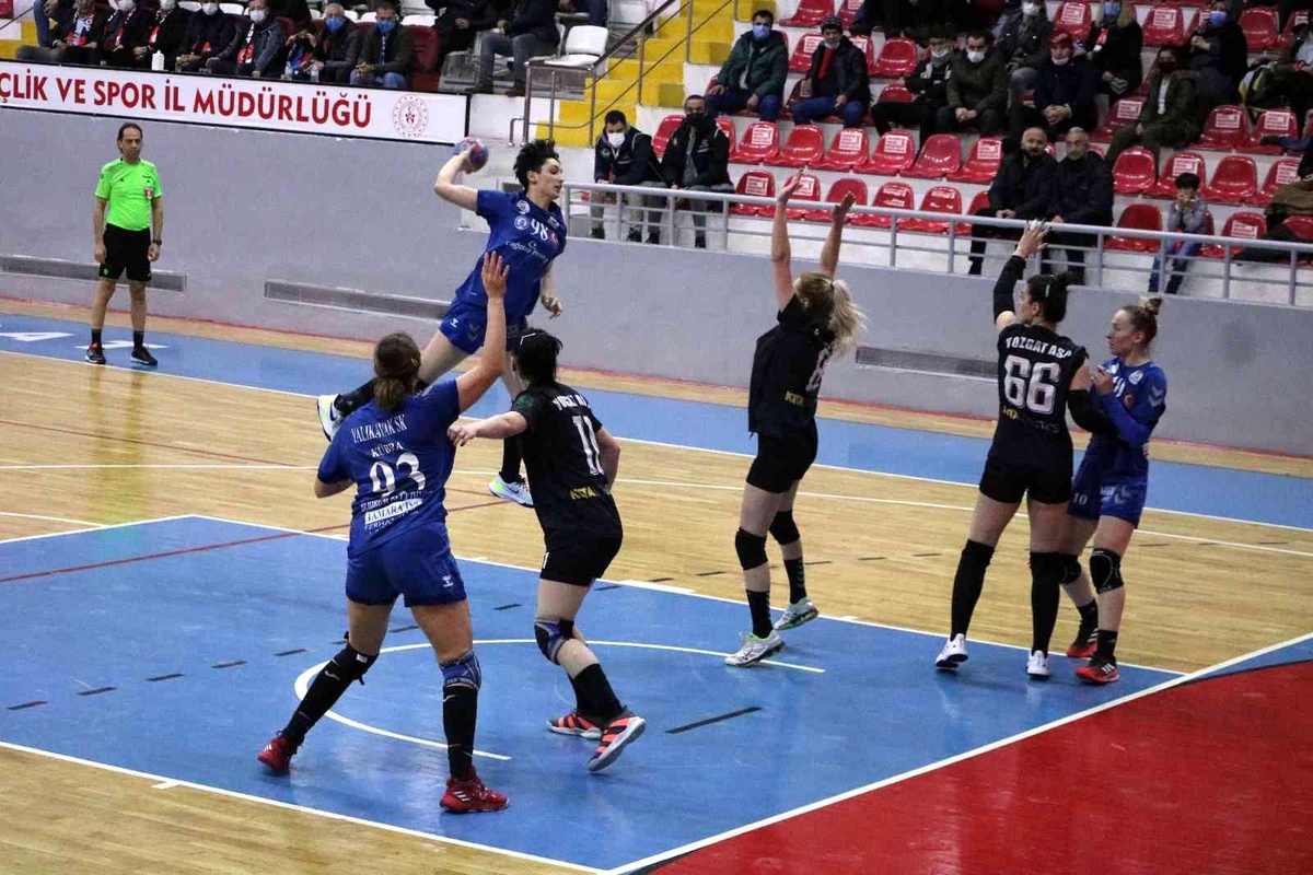 Hentbol Kadınlar Türkiye Kupası: Yalıkavakspor: 43 Yozgat Aile ve Sosyal Politikalar GSK: 20