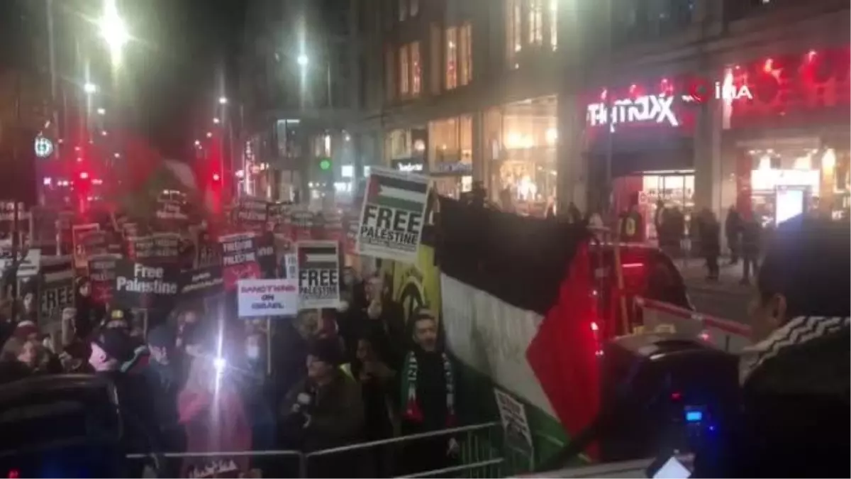 İsrail\'in Londra Büyükelçiliği önünde Şeyh Cerrah protestosu