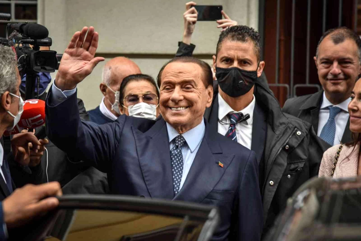 Son dakika haberleri! İtalya\'nın eski Başbakanı Berlusconi cumhurbaşkanlığına aday olmayacak