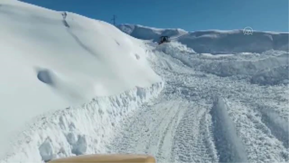 Kar nedeniyle yerleşim yerlerinin yolu kapandı