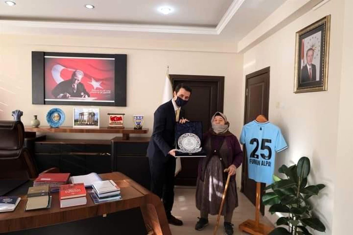 Karacasu\'da hayırsevere teşekkür plaketi