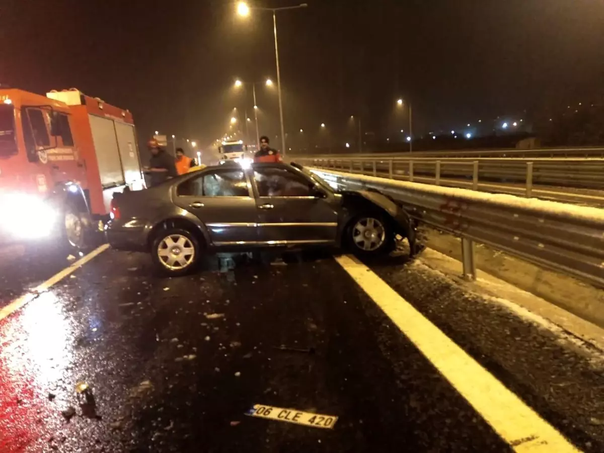 Kuzey Marmara Otoyolu\'nda işletmeye ait kar küreme aracına arkadan çarptı