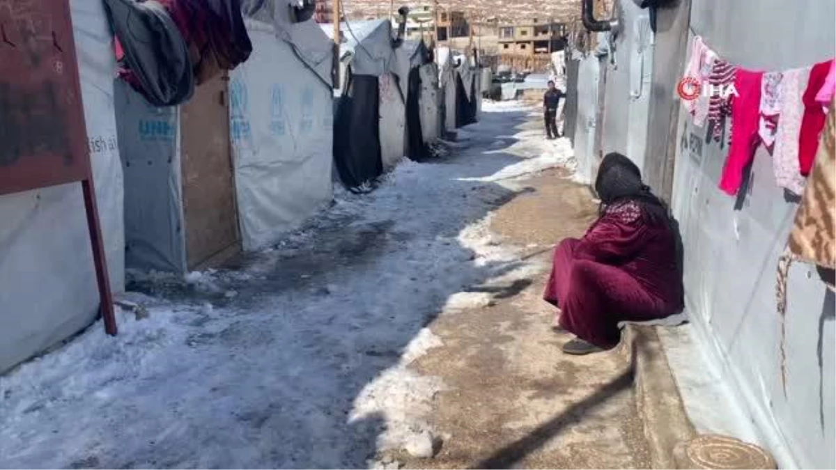 Lübnan\'daki Suriyeli göçmenlerin karla kaplı çadırlarda yaşam mücadelesi