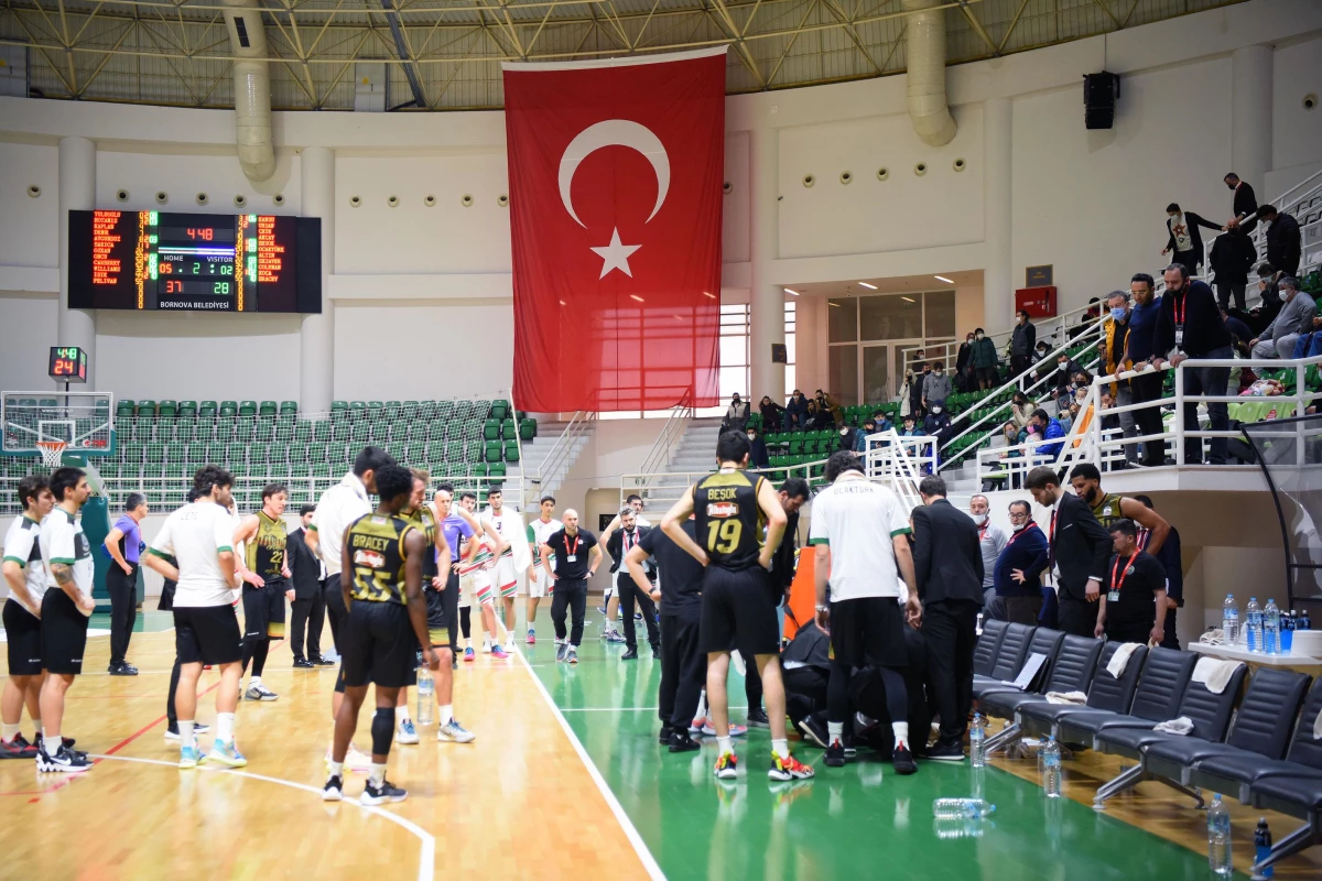 Basketbol camiasını derinden sarsan olay! Başantrenör Cengiz Karadağ, maç sırasında kalp krizi geçirdi