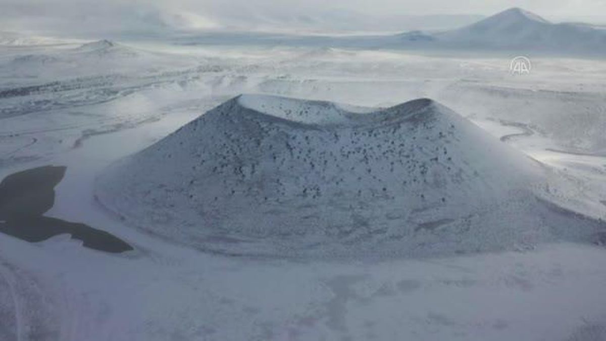 Meke Gölü'nde kar güzelliği (2)