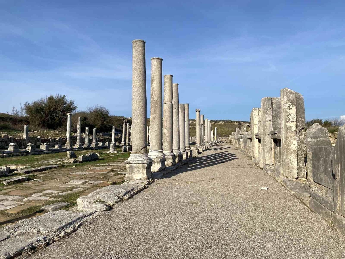Perge Antik Kenti\'nin ziyaretçi sayısı 2021 yılında yüzde yüz arttı