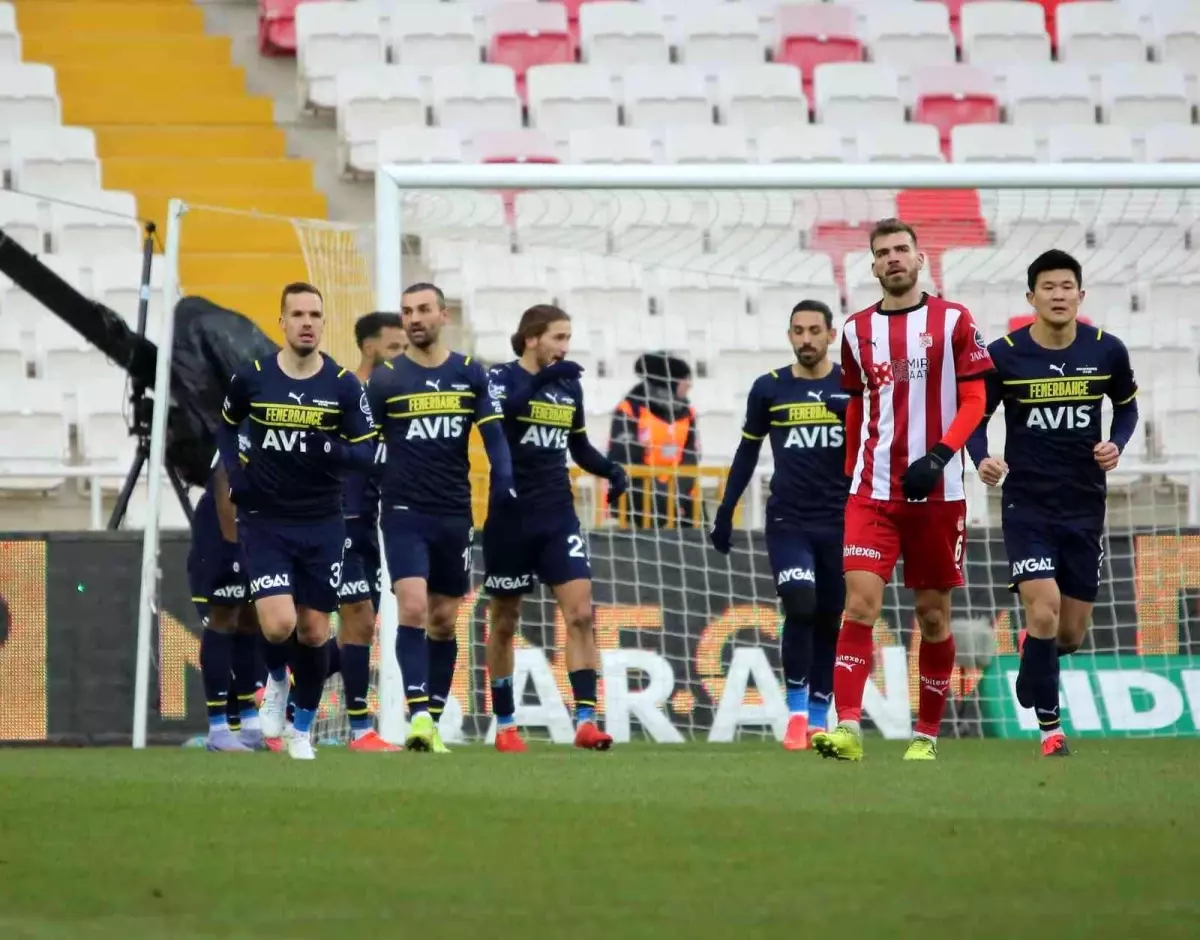 Spor Toto Süper Lig: DG Sivasspor: 0Fenerbahçe: 1 (İlk yarı)