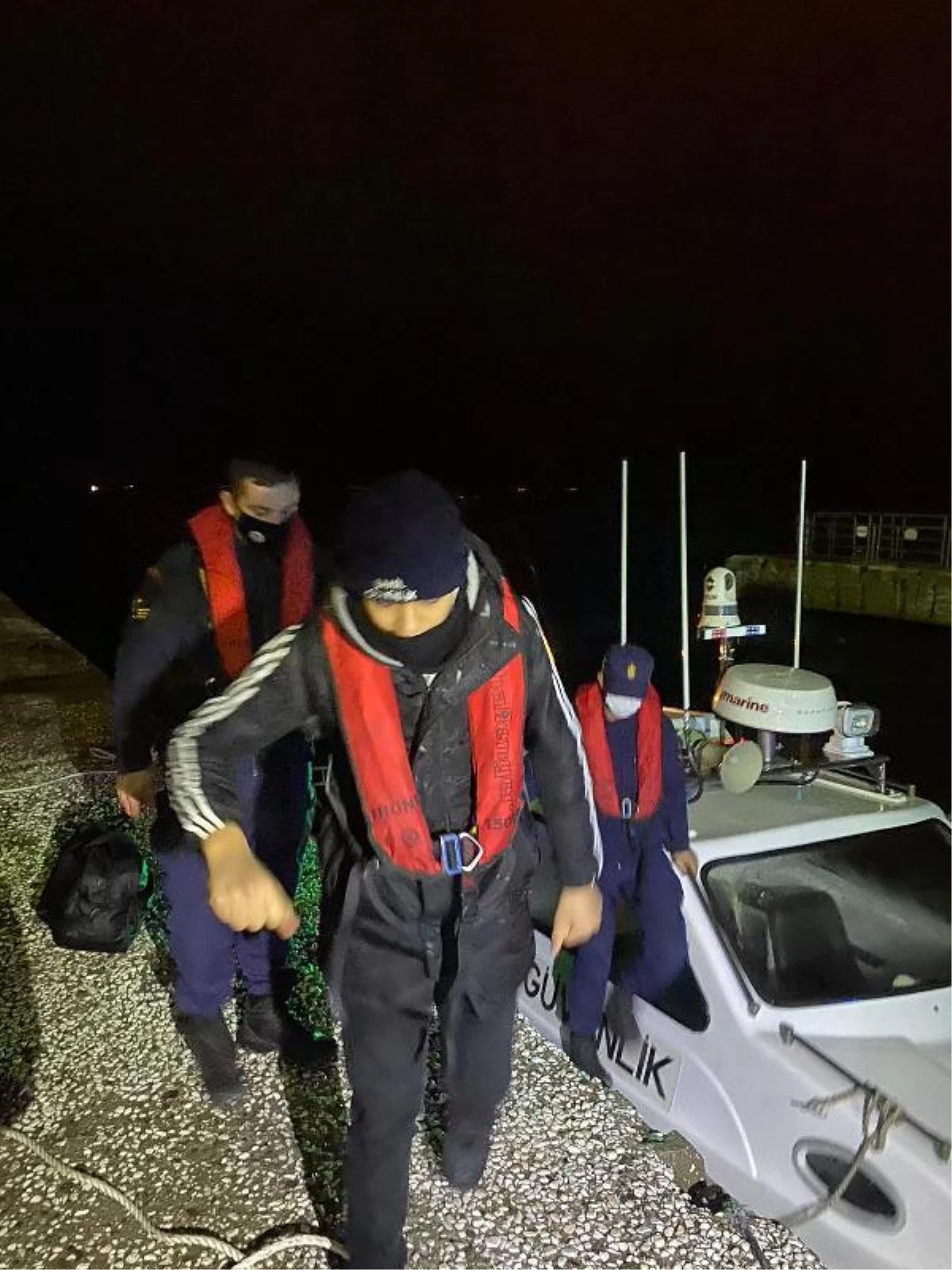 Vapuru kaçıran lise öğrencisini, adaya Sahil Güvenlik ekipleri götürdü