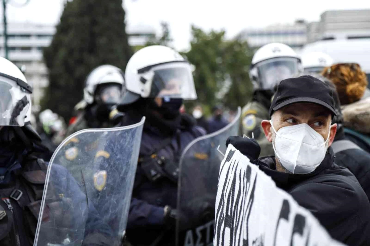 Yunanistan\'da halk sağlık sistemini protesto etti