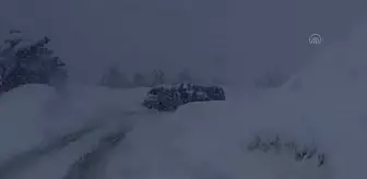 Abant Tabiat Parkı yolunda kar nedeniyle trafik aksadı