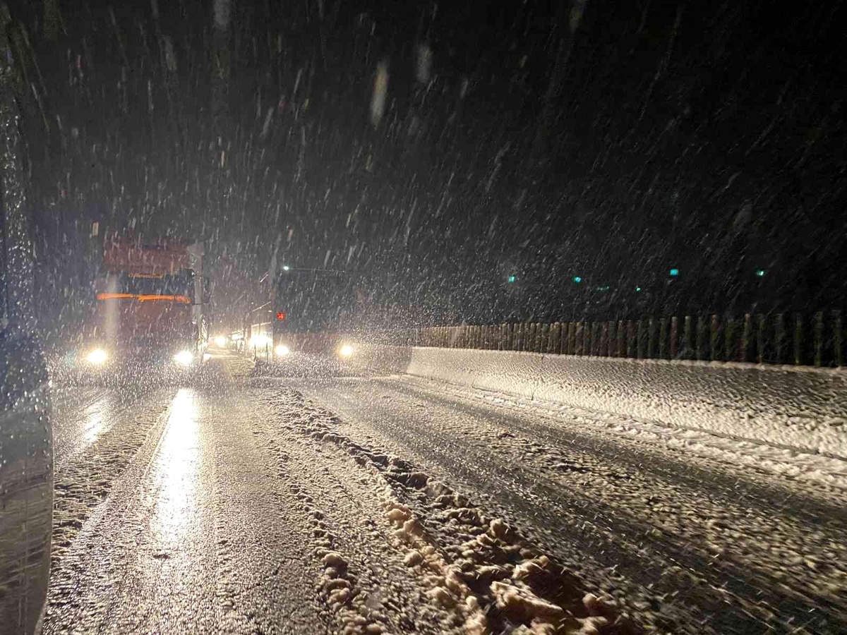 Adana Ankara Otoyolu\'nda ulaşım yeniden sağlanmaya başladı