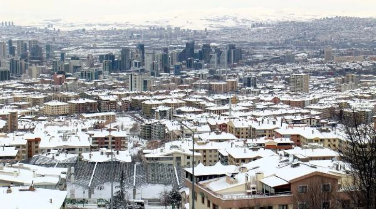 Ankara\'da kayak takımı ile yokuştan kaydı