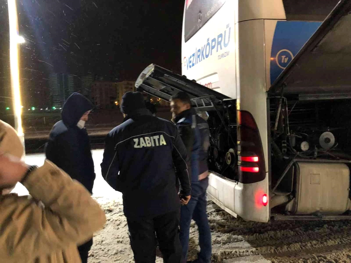 Ankara\'da otobüs bozuldu, yolcular 3 saat mahsur kaldı