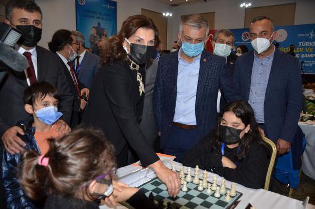 Antalya'da 2 binin üzerinde katılımlı satranç şampiyonası başladı