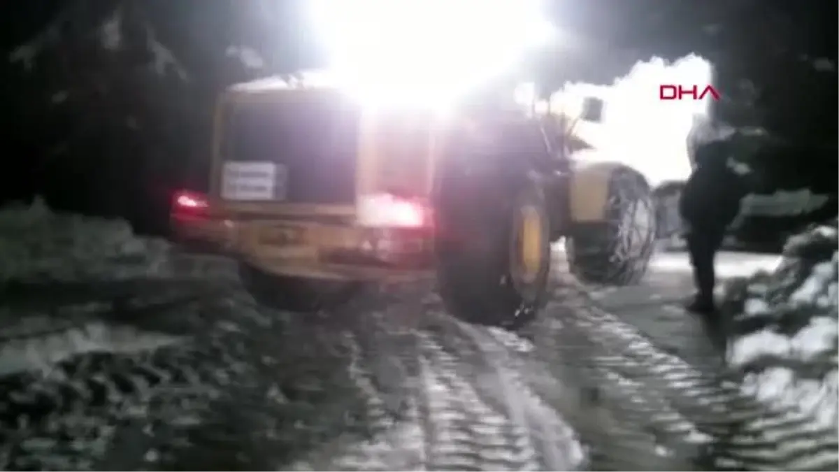 ANTALYA\'DA YOĞUN KAR MÜCADELESİ