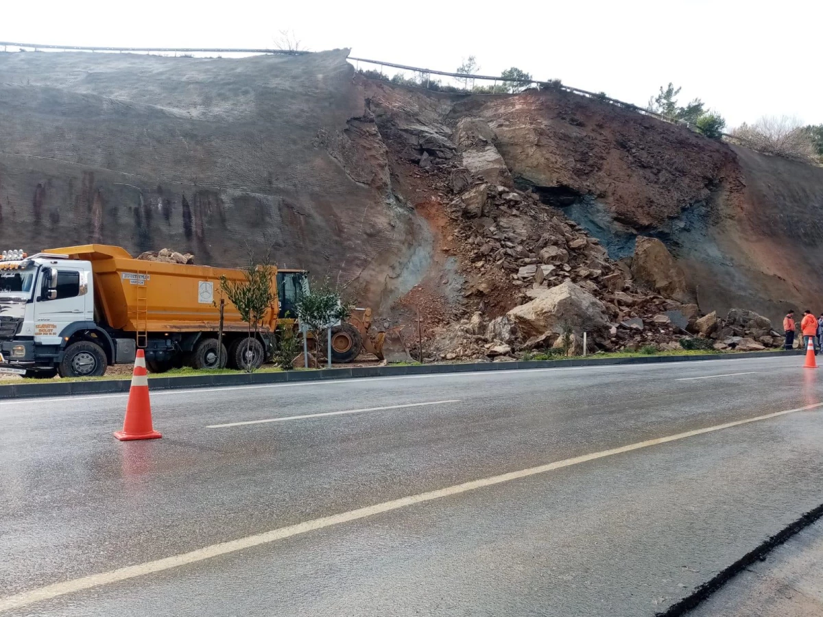 Antalya-Mersin kara yolunun Gazipaşa-Anamur kesimi heyelan nedeniyle ulaşıma kapatıldı