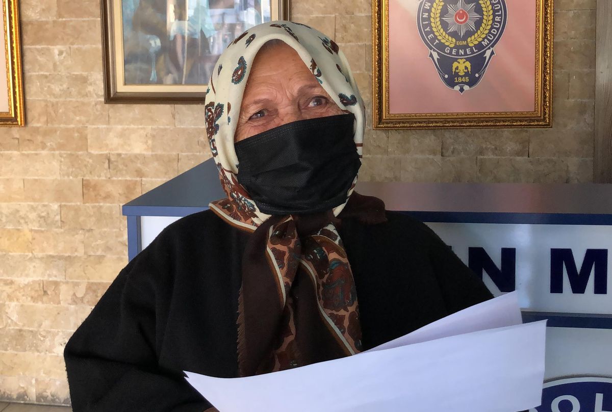 Aydın\'da 79 yaşındaki kadına, dolandırıcılara kaptırdığı 180 bin lirası teslim edildi