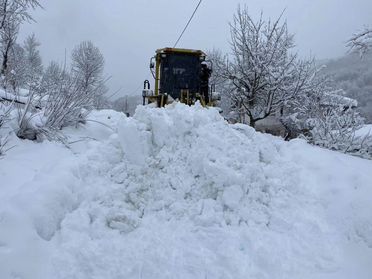 Kar kalınlığı bazı bölgelerde 1,5 metreyi aştı