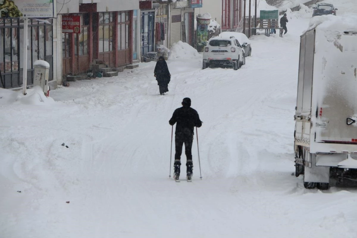 Bingöl, Elazığ ve Şırnak\'ta 66 yerleşim yerine kar nedeniyle ulaşım sağlanamıyor