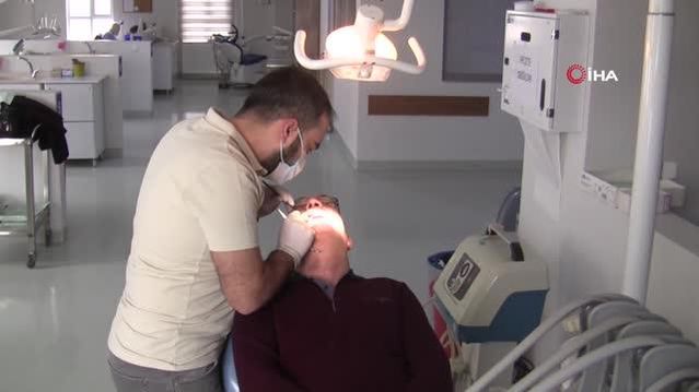 Damağına saplanan kurşun büyüklüğündeki demir parçasından 15 yıl sonra haberdar oldu