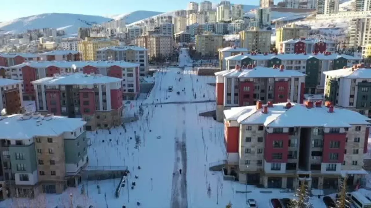 Depremin verdiği hasar devletin şefkat eliyle telafi edildi