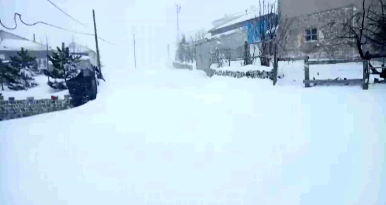 Develi ve Yahyalı\'da yoğun kar ulaşımı aksattı