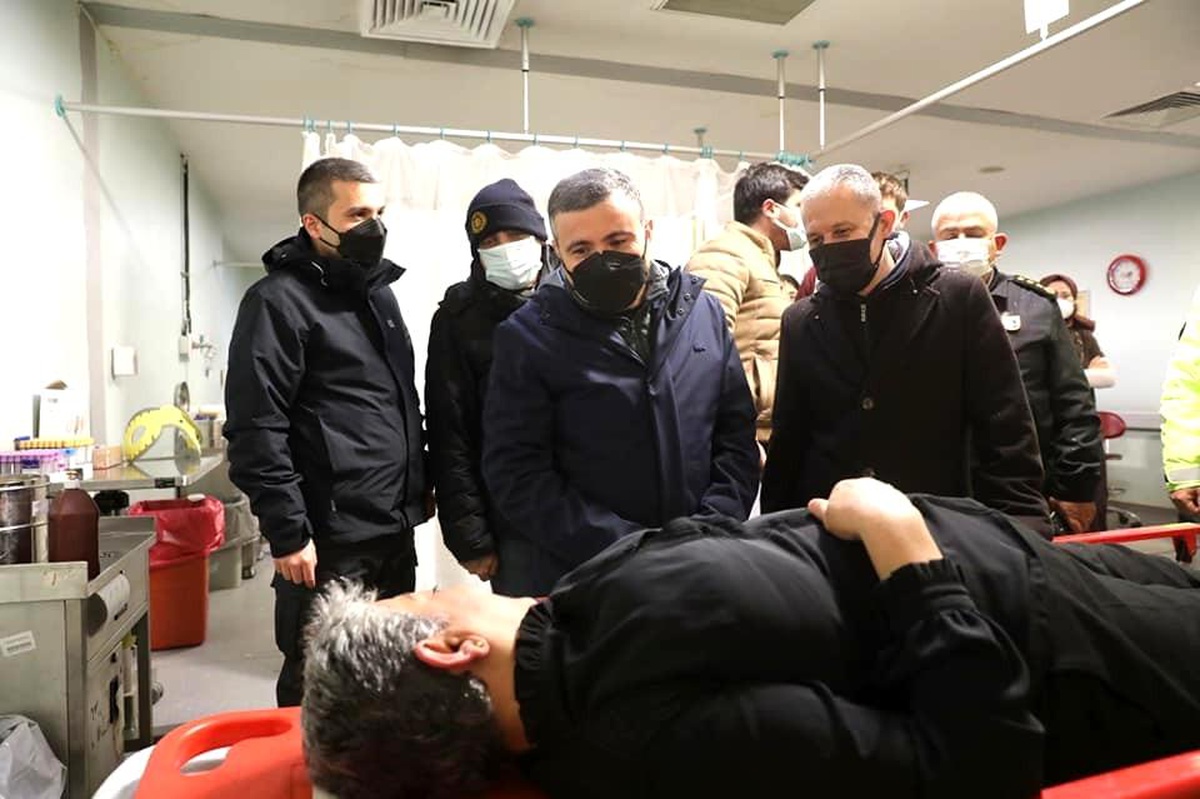 Düzce Valisi Atay kazazedeleri ziyaret etti