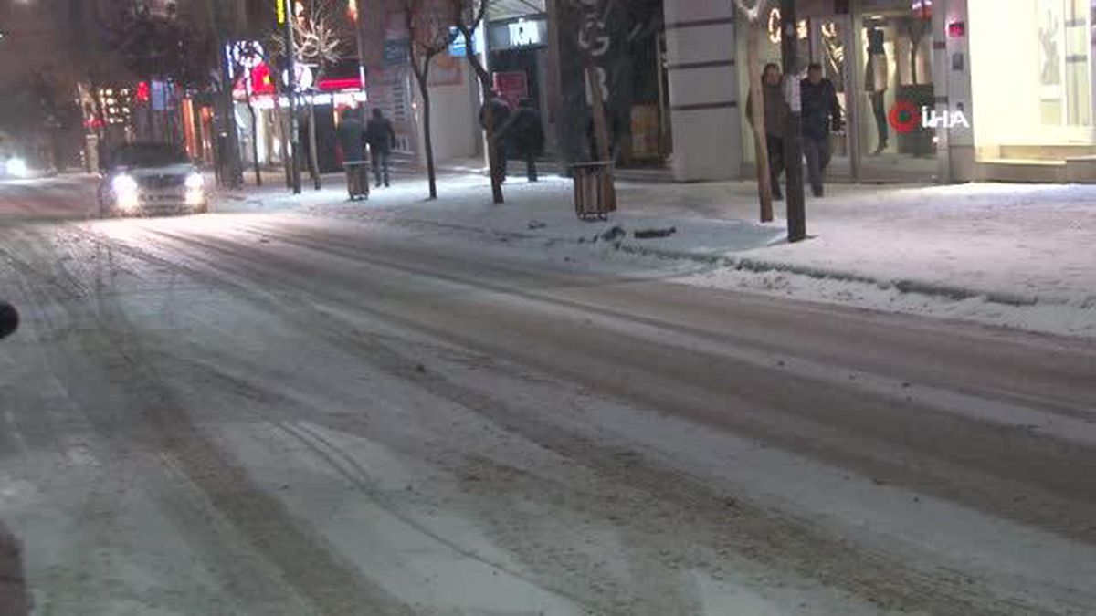 Elazığ'da kar etkisini tekrar gösterdi