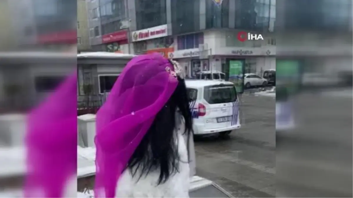 Esenler\'de1.70 boyundaki kardan gelin vatandaşların ilgi odağı oldu