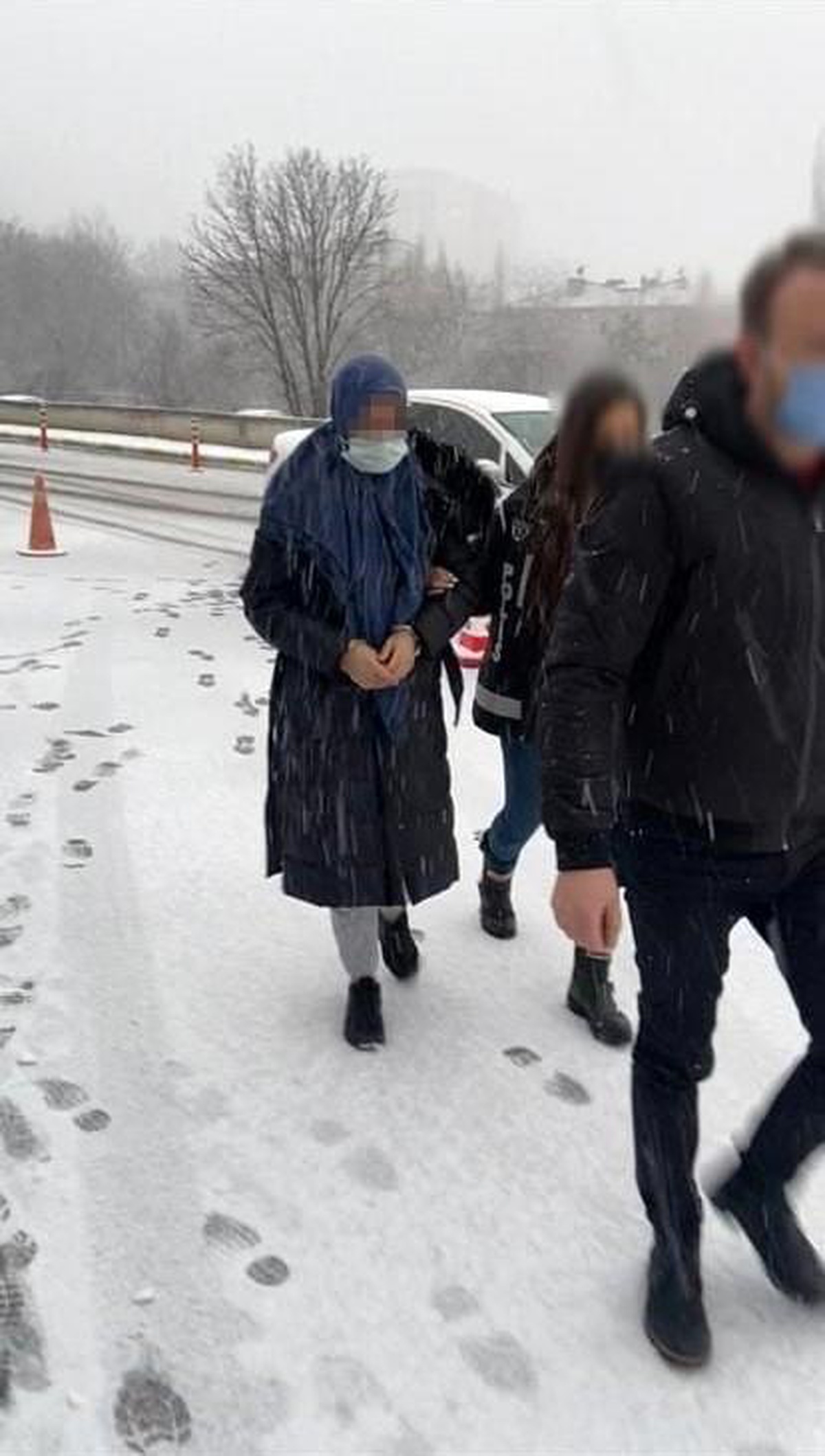Son dakika haber... FETÖ\'nün muhasebeci ablası polisten kaçmak için ikinci kattan atladı