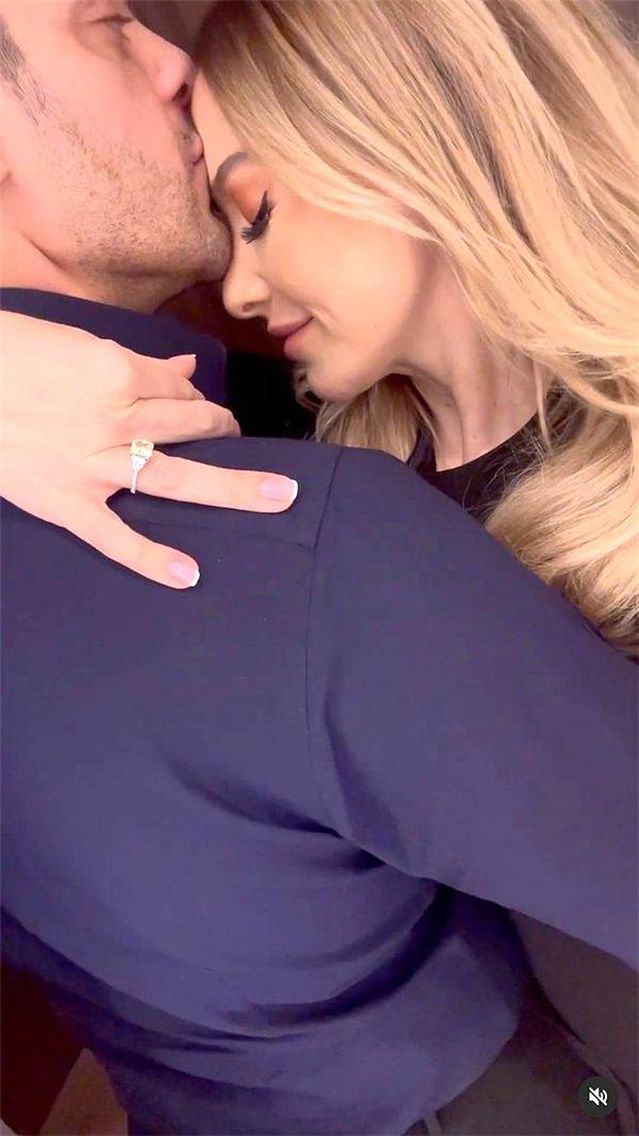 Hadise aile fotoğrafına girdi