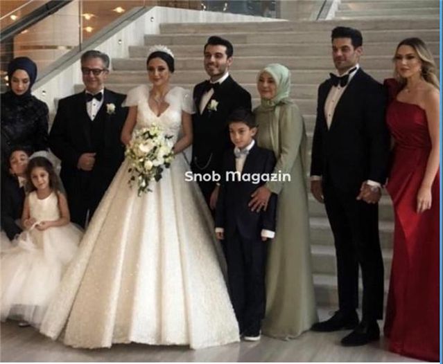 Hadise aile fotoğrafına girdi