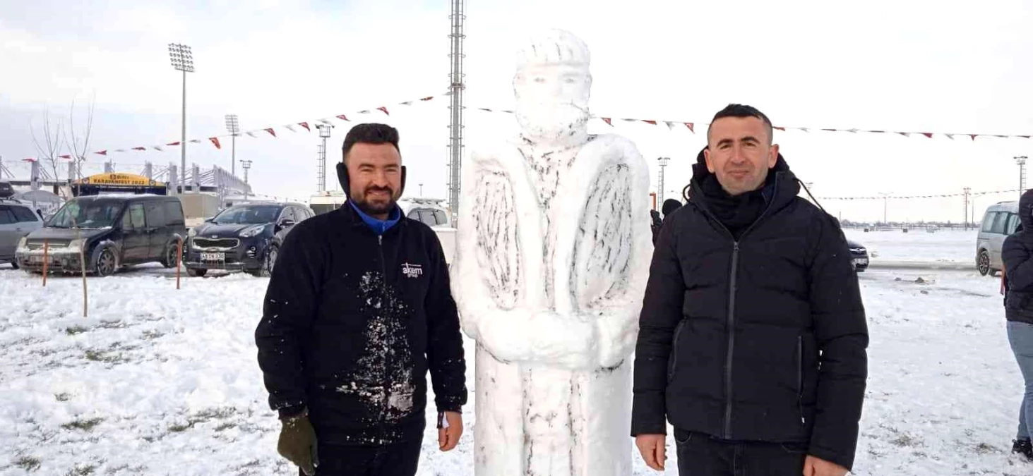 İnşaat işçisi kardeşler Ertuğrul Gazi\'nin kardan adamını yaptı