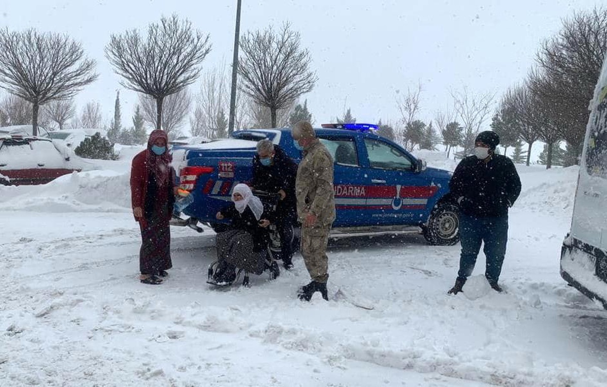 Jandarma karbonmonoksit gazından zehirlen 3 kişiye ulaştı