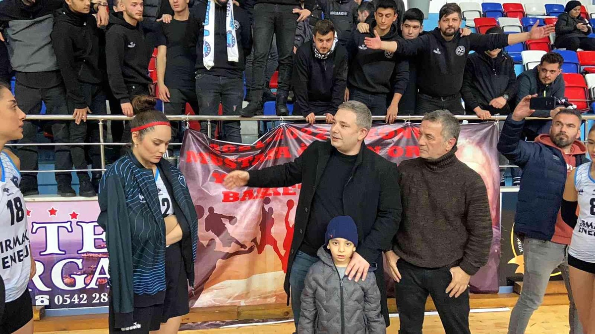Kadınlar Voleybol 2. Ligi: MFA Zonguldak Spor Kulübü, Kocaeli Gölcük İhsaniyespor\'u 3-1 yendi.