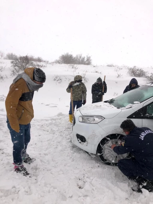 Kahramanmaraş'ta karda mahsur kalan 5 kişi kurtarıldı