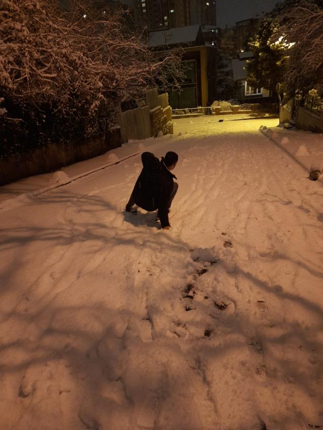 Kar İstanbul'da baş döndürücü bitik bastırdı, metodlar kapandı! Yerdeki kalınlık değme güzeşte zaman artıyor
